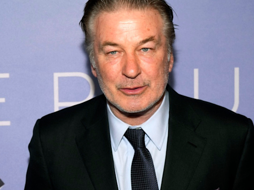 Alec Baldwin's attorney tries to get manslaughter indictment tossed