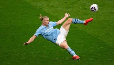 Con uno de Julián y cuatro de Haaland, el City goleó a Wolves y quedó cerca de la cima en la Premier League