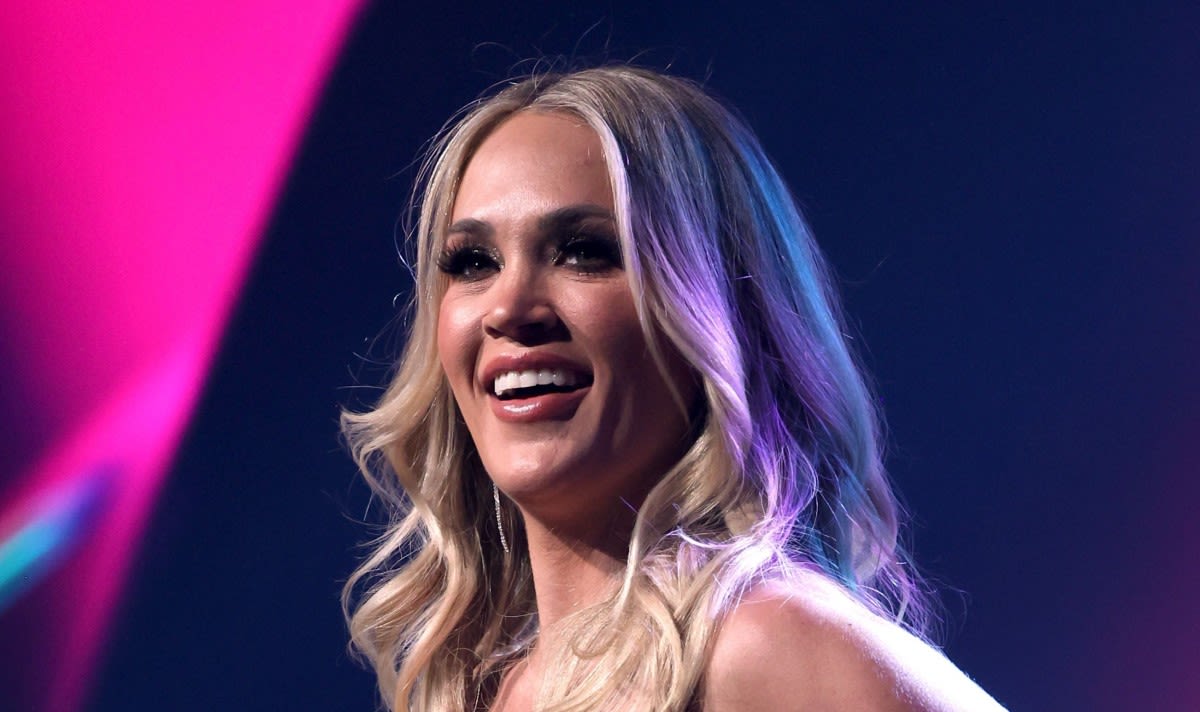 Carrie Underwood Puts Toned Legs on Display in 'Stunning' Concert Photos