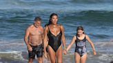 Punta del Este: la tarde de sol y mar de Florencia de la V y Claudia Fernández junto a sus familias