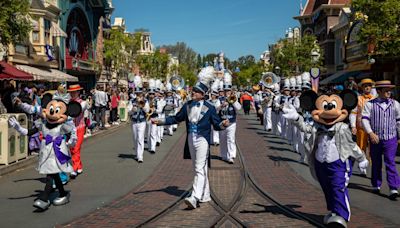 Disneyland's Mickey and Minnie are trying to form a union