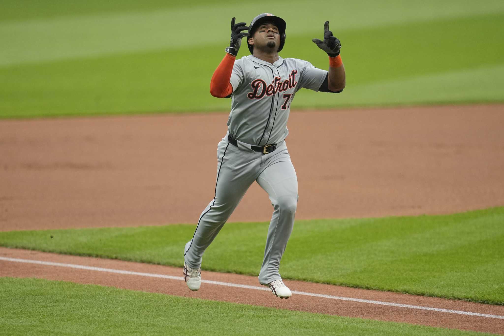 Andy Ibáñez homers twice, Ryan Vilade gets first MLB hit, RBIs as Tigers outslug Guardians 11-7