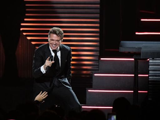 Review: Mexican music hero Luis Miguel channels Elvis in triumphant Target Center show