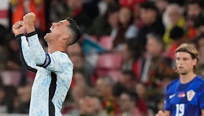 Cristiano Ronaldo marca, é ovacionado e fica mais perto do milésimo gol em vitória de Portugal