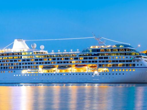 The Return Trends At Royal Caribbean Cruises (NYSE:RCL) Look Promising
