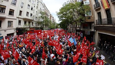 Sánchez escribe a los militantes del PSOE para recordarles que es un "partido sistémico" de la democracia