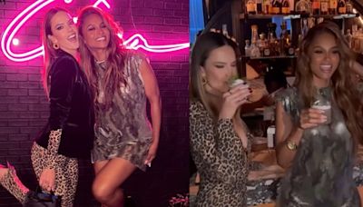 Alessandra Ambrosio posa com cantora Ciara durante evento em Nova York, Estados Unidos