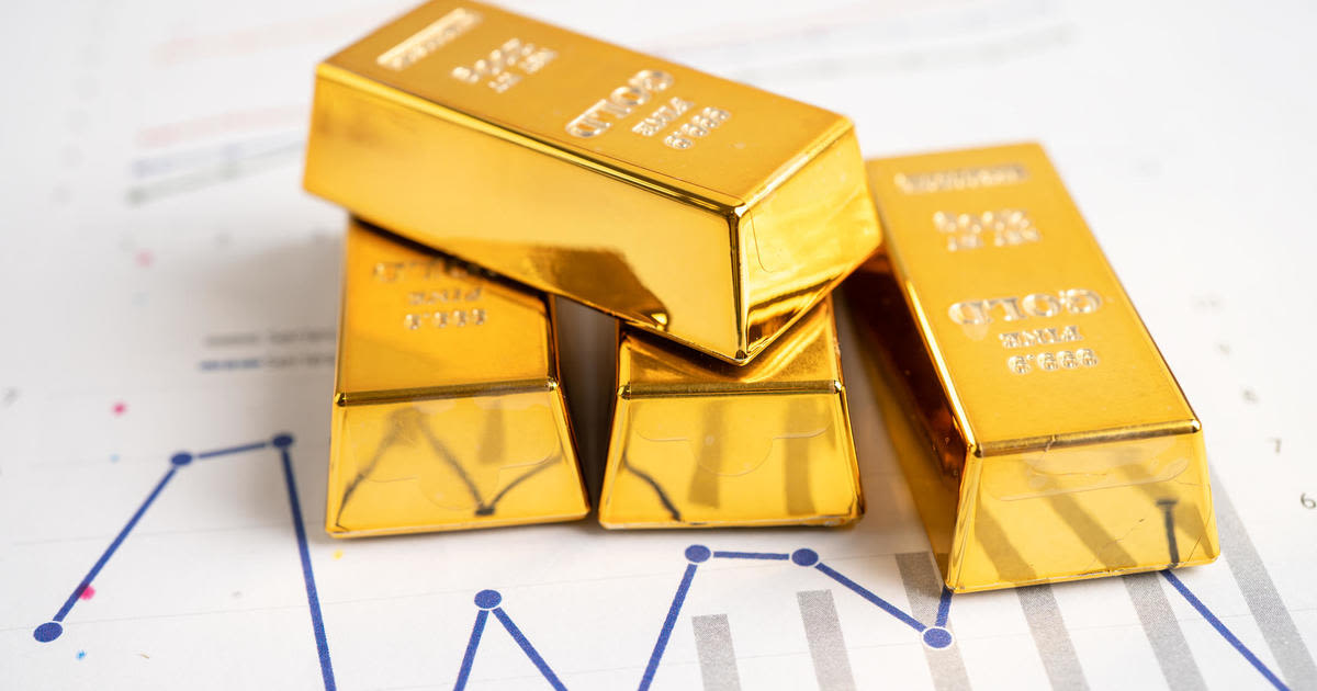 Gold prices are near a new record high. 3 savvy moves to make now