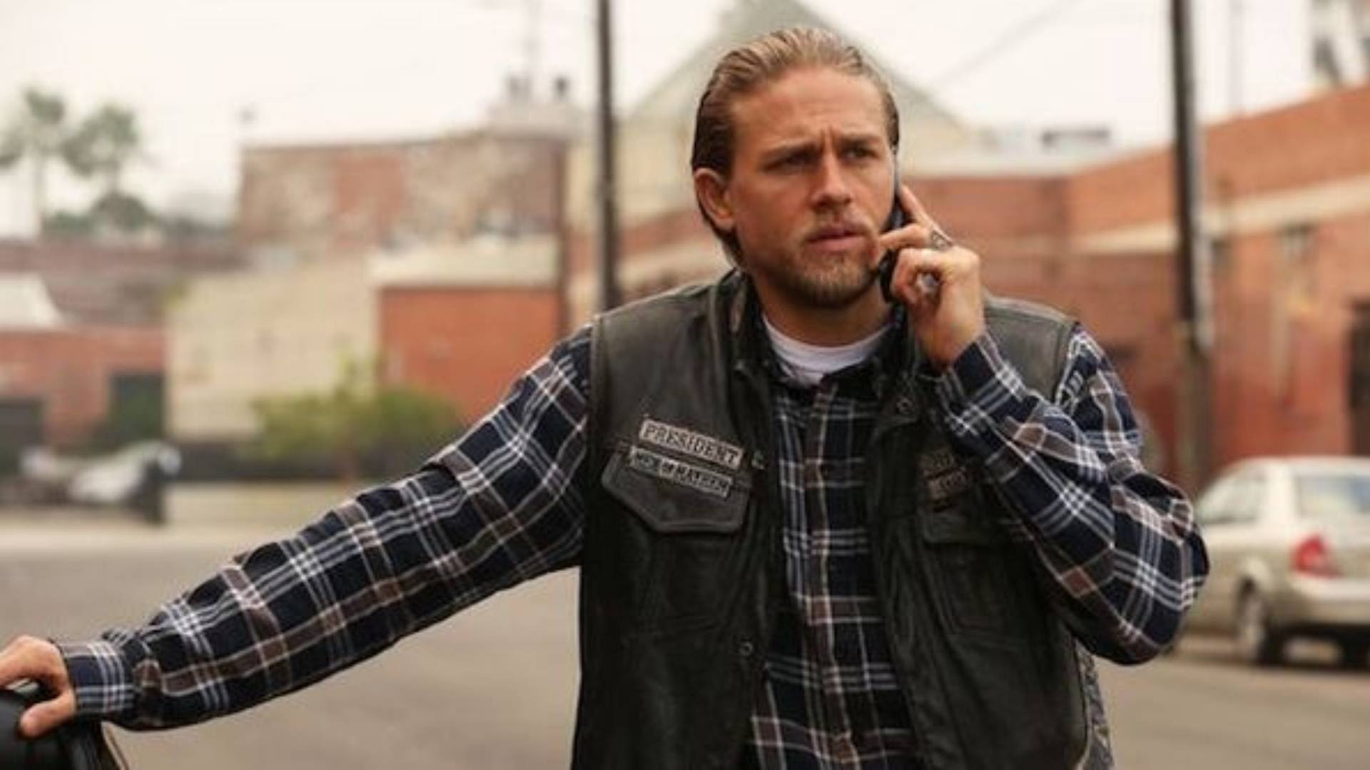 Sons of Anarchy star Charlie Hunnam gets cast as the real-life serial killer who The Texas Chainsaw Massacre was based on in Netflix’s Monster series