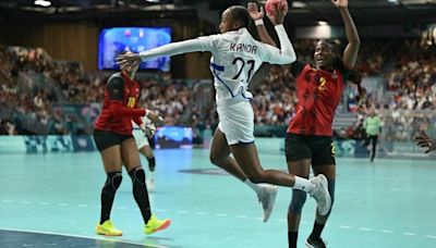 JO 2024-Handball: les Françaises assurent, les Angolaises toujours en vie