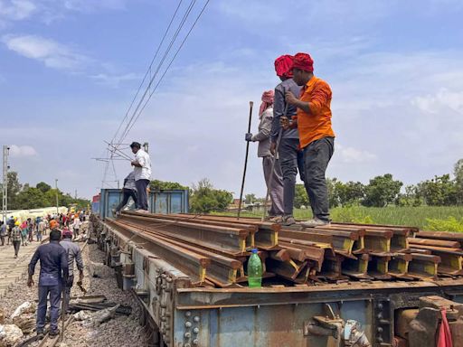 Gonda accident: Joint probe blames improper fastening of track; Railways calls it premature - The Economic Times