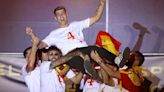 El 'show' de Morata en la fiesta de España: "Tenemos el mejor país del mundo y ¡Somos campeones de Europa!"