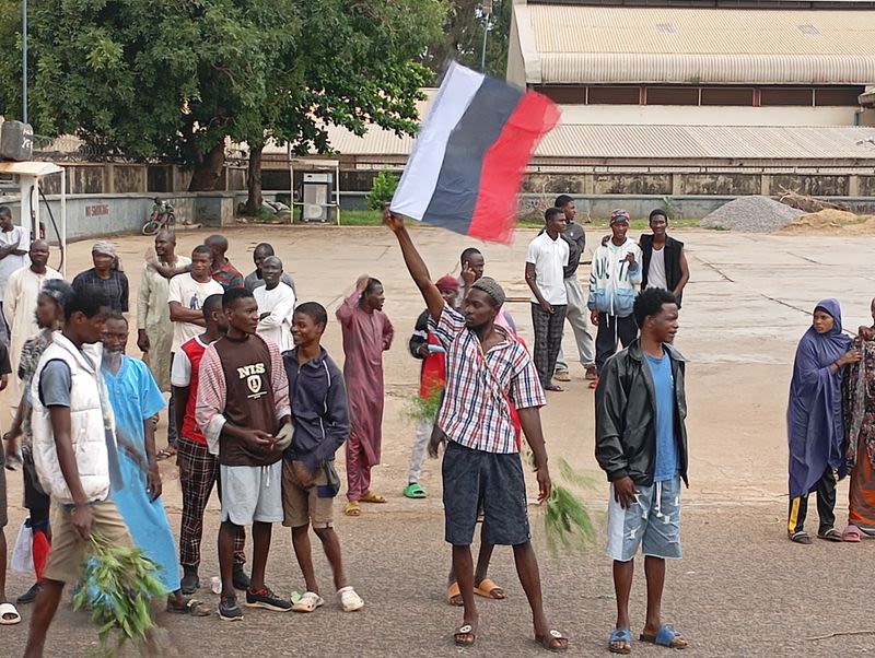 Nigeria arrests seven Polish nationals for raising Russian flags at protests