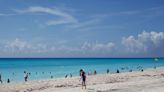 Sin presencia de sargazo, playas de Cancún dan la bienvenida a turistas