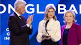 Ukrainian First Lady receives prestigious award from Bill & Hillary Clinton