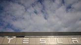 Tesla in Talks With Reliance for India EV Plant, Report Says