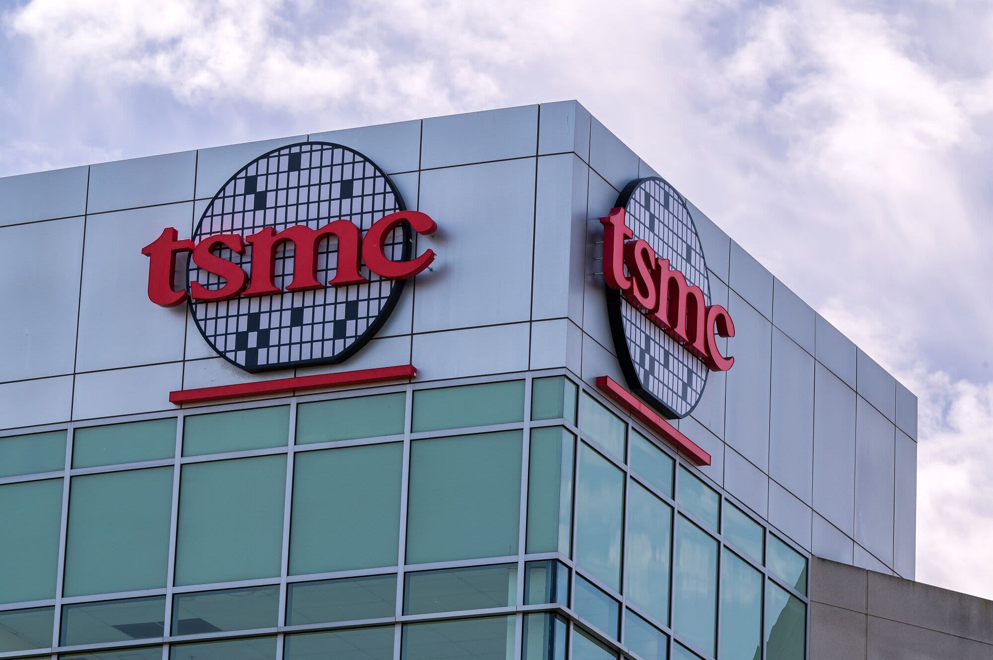 TSMC Keeps Sales Growth Up in April as AI Drives 60% Jump