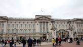 Police: Man arrested near Buckingham Palace after climbing wall