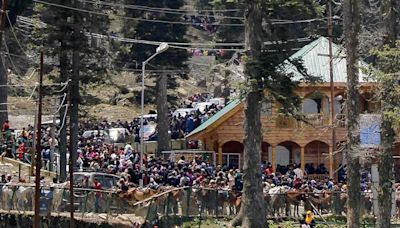 Footfall ‘unregulated’ in Kashmir Valley’s new hot spots, tourism industry worried