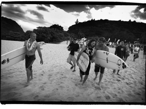 Kelly Slater, Eddie Vedder and the Story Behind a Waimea Bay Moment