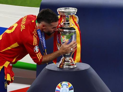 Eurocopa España | El gesto de Carvajal con Pedro Sánchez que agita las redes: "Qué tensión"