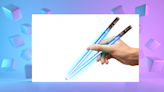 Los compradores de Amazon adoran estos palillos 'lightsaber' que se iluminan