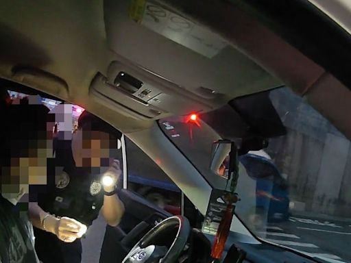 男子駕車橫停高速路口機車道上 台南保大攔檢查獲毒品哈密瓜錠