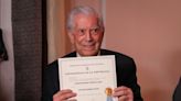 El nobel Vargas Llosa en Uruguay, el "país ejemplo"