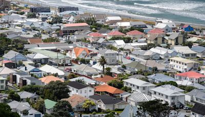 New Zealand House Prices Extend Decline as Borrowing Costs Bite