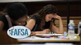 Preocupación por las demoras con la ayuda federal para estudiantes FAFSA