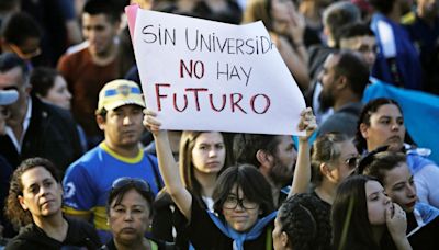 8 de cada 10 estudiantes argentinos quieren ir a la universidad, pero solo la mitad lo logra