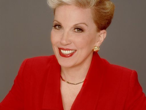 Dear Abby: Are paper towels tacky in the bathroom?