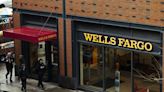 El banco Wells Fargo despidió a empleados por simular estar frente al teclado