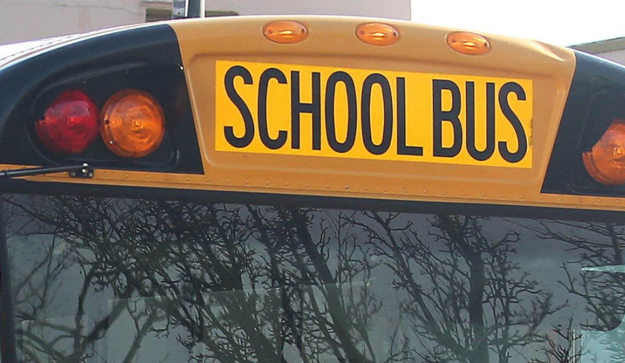 Bus carrying Sparkman Middle School students wrecks in Madison County