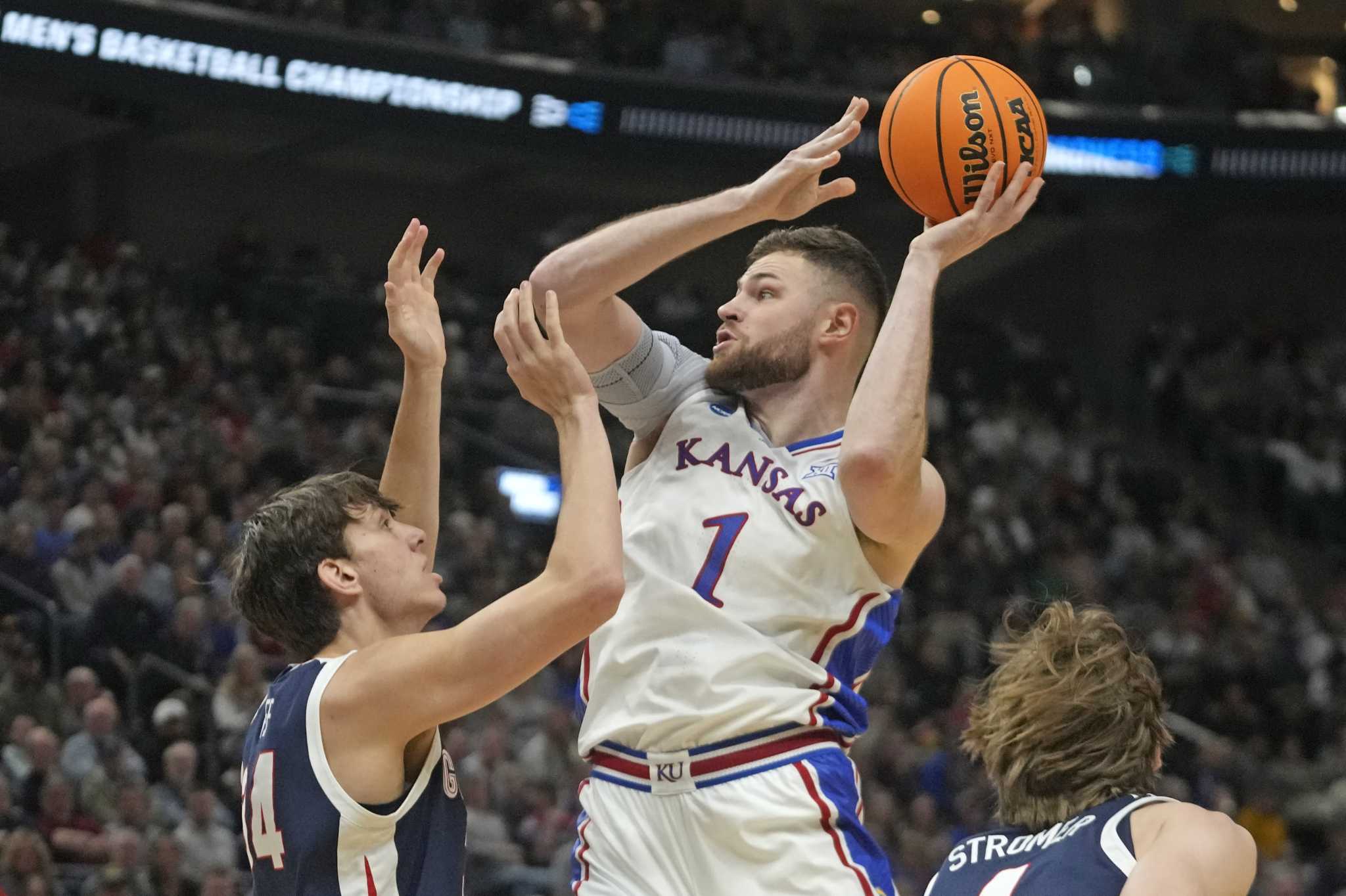 Hunter Dickinson announces his return to KU; UCLA signs Tyler Bilodeau from portal