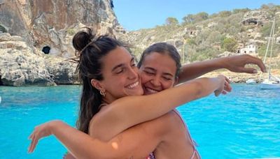 Las preciosas imágenes de Laura Escanes y Gemma Pinto con la pequeña Roma en Menorca