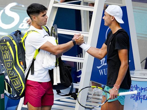 Holger Rune congrats Carlos Alcaraz on his second Wimbledon crown