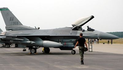 The first 2 of 14 new F-16 fighter jets from the US land in Slovakia