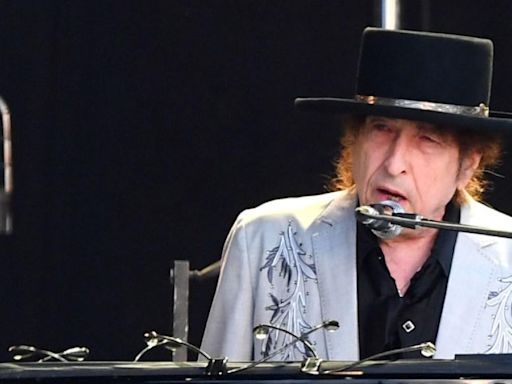 Bob Dylan makes 2024 UK shows 'unique' by banning popular activity