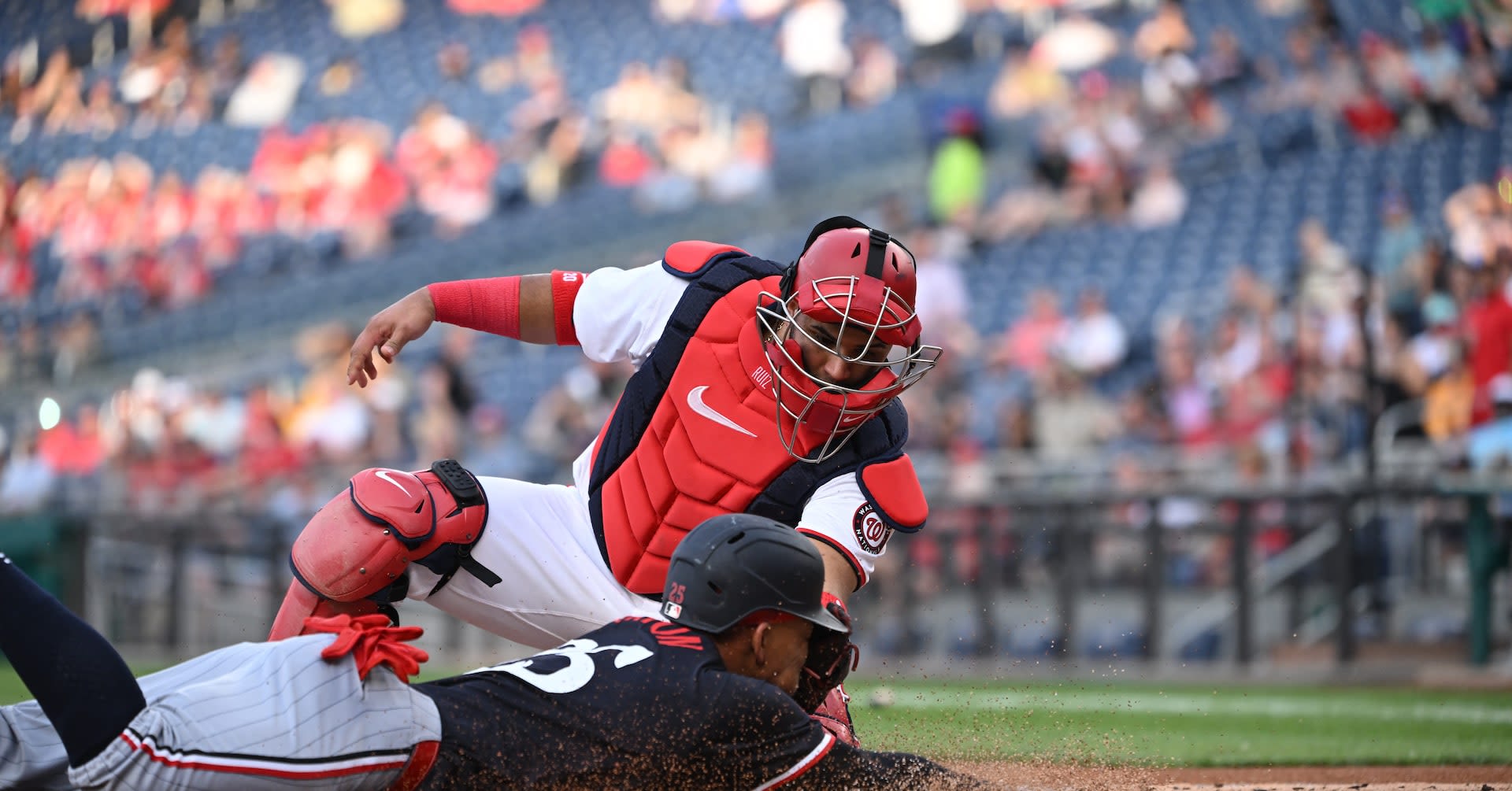 Nationals snap skid by pummeling Twins