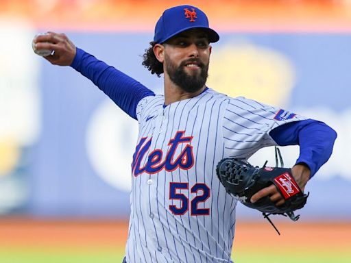 New York Mets pitcher Jorge López throws glove into crowd after being ejected, then delivers postgame rant