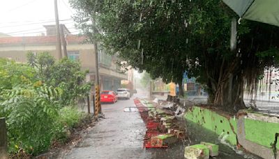 彰化大雷雨！花壇鄉三春國小圍牆倒塌 大村鄉道路淹水