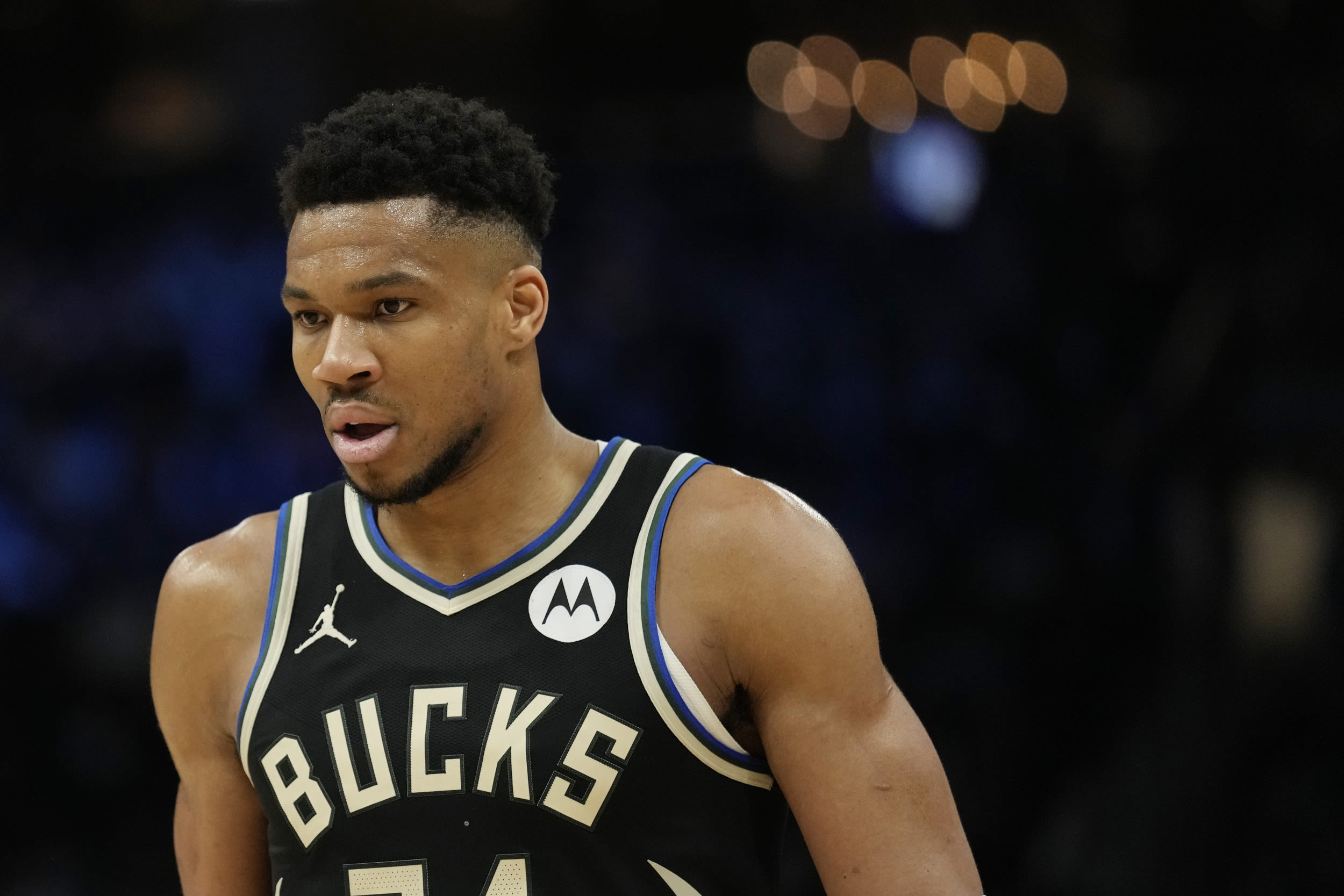 Bucks' Giannis Antetokounmpo Reacts to Christmas Day Game Snub