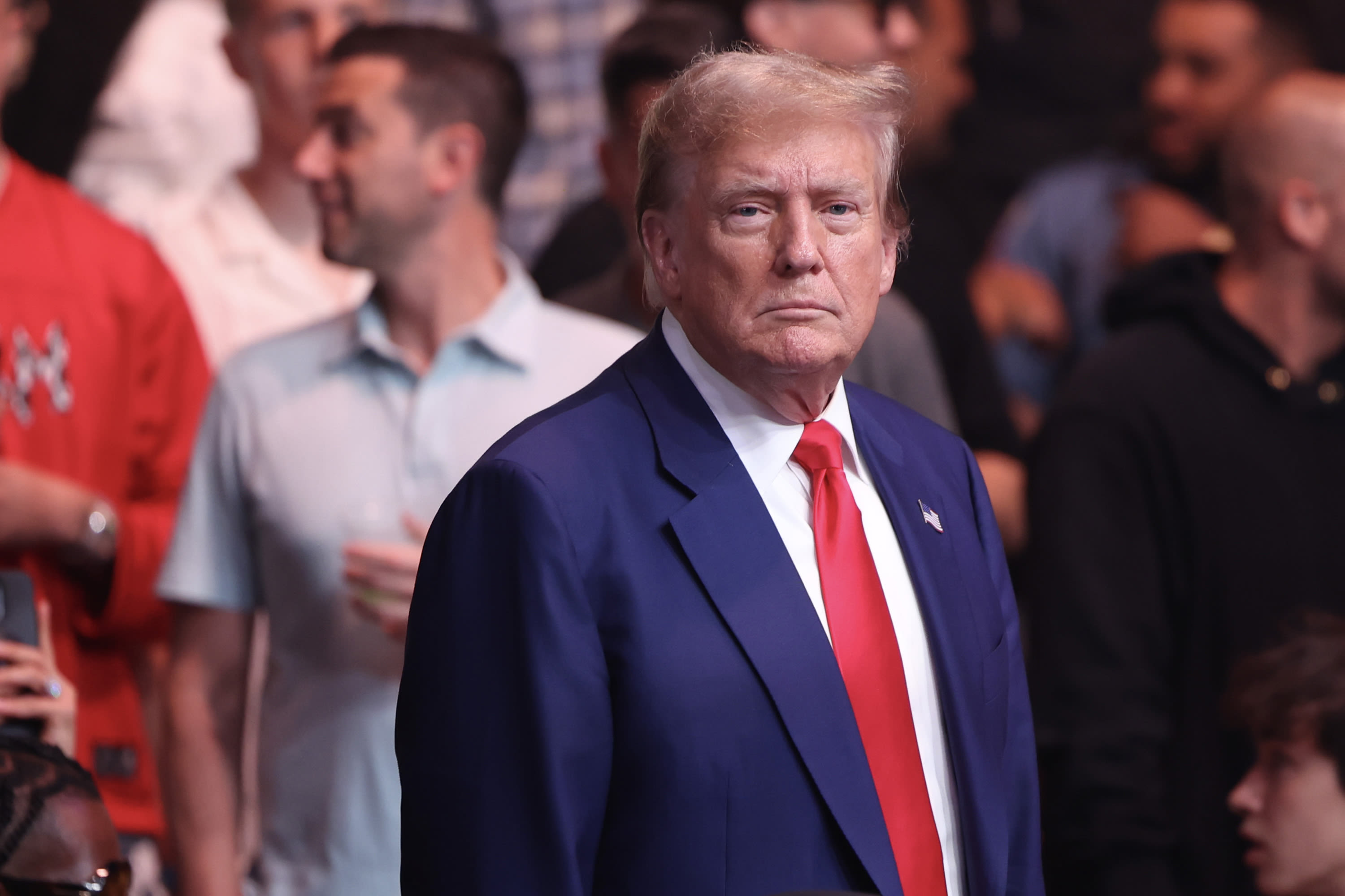 Donald Trump arrives to standing ovation at UFC event