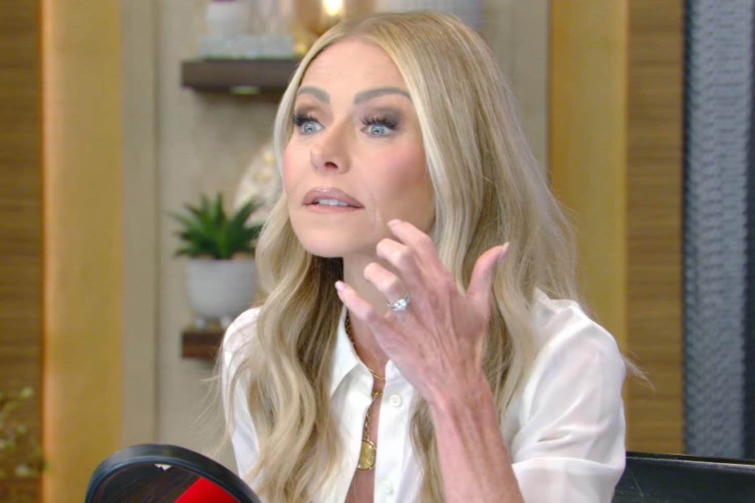 Kelly Ripa Shows Off New Lip-Liner Makeup Hack, Says She Looks Like 'Gollum' Without It