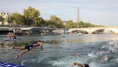 Triathlon-Swimming training session cancelled as rain lifts Seine pollution levels