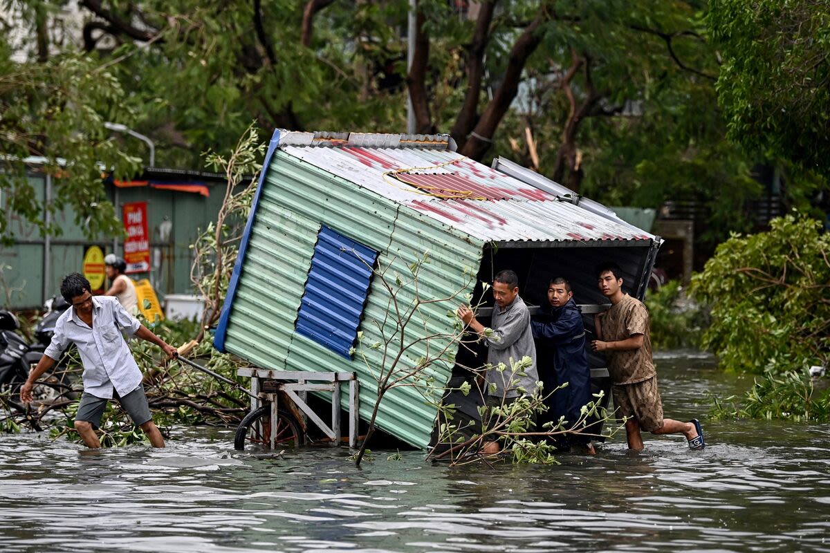 Vietnam Capital, Electronics Hub Face Flood Risk in Yagi’s Wake