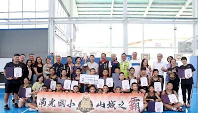 埔里南光國小籃球隊獲聯賽季軍 許縣長到校表揚鼓勵
