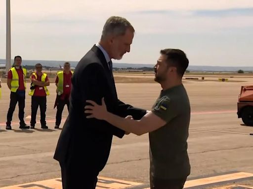 Zelenski se reúne con Sánchez tras la bienvenida de Felipe VI en el aeropuerto
