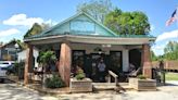 You can eat in the Whistle Stop Café from the film ‘Fried Green Tomatoes’